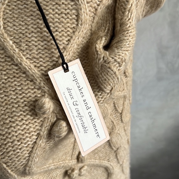 Cupcakes & Cashmere very soft turtleneck Long sleeve Sweater. Size M, NWT - Picture 4 of 8